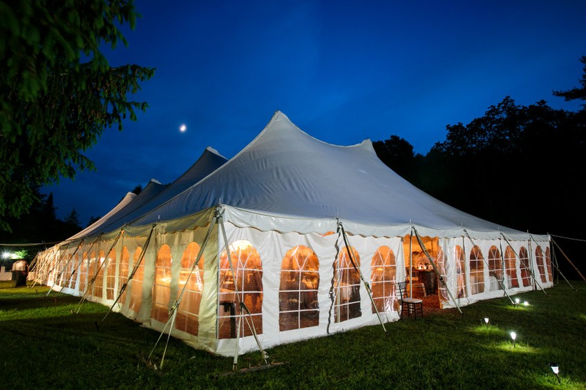 חוגגים אירועים עם אוהלים